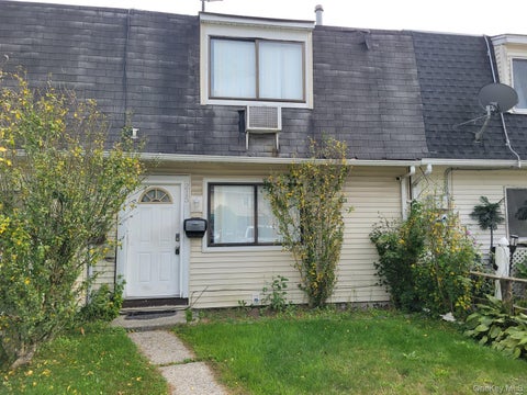 Photo of 215 Chrystal Drive, Maybrook, NY 12543 (MLS # 1064954)