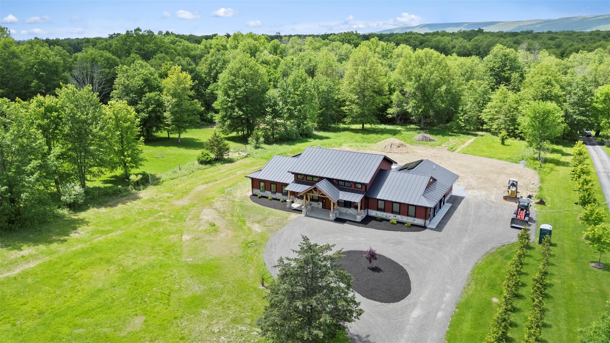 Albany Post Road, Gardiner, New York - 3 Bedrooms  
4 Bathrooms  
8 Rooms - 