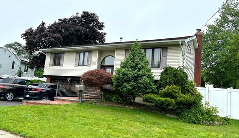 10 Ellensue Drive Deer Park NY 11729