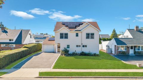 20 Bridge Lane Hicksville NY 11801