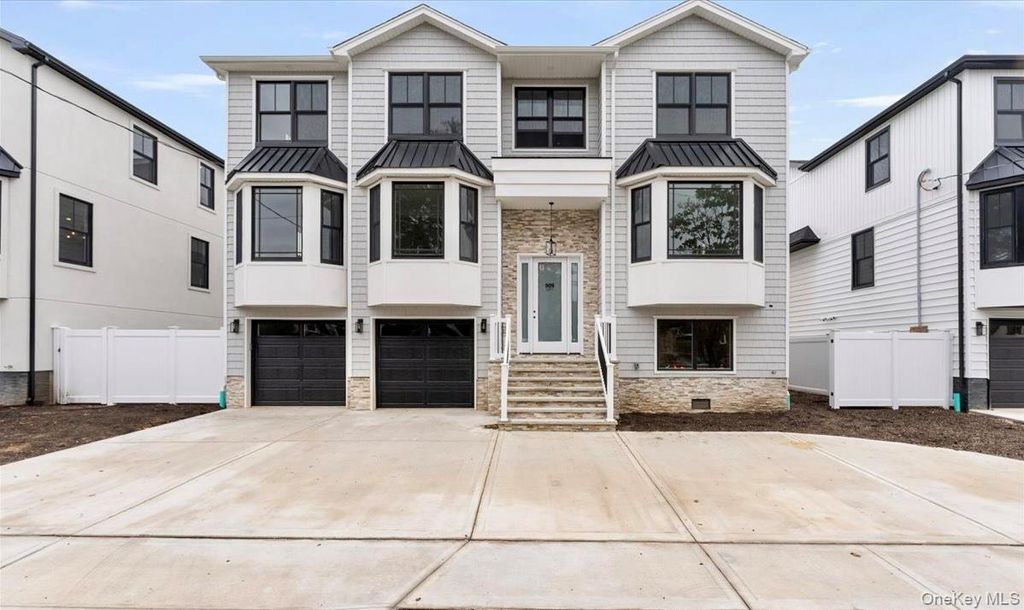 Photo of 909 Greenfield Road, Woodmere, NY 11598 (MLS # 912055)