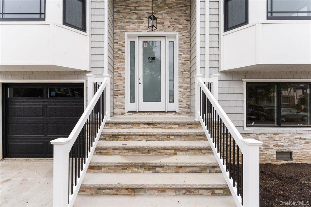 Photo of 909 Greenfield Road, Woodmere, NY 11598 (MLS # 912055)