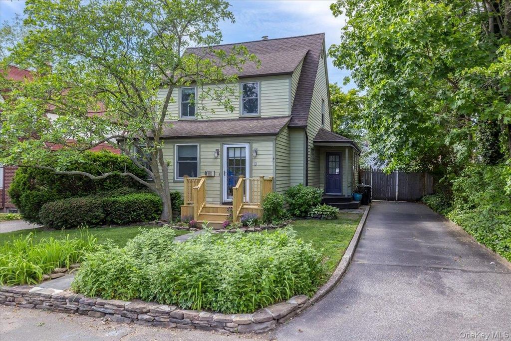 Photo of 9 W 14th Street, Huntington Station, NY 11746 (MLS # 1006850)