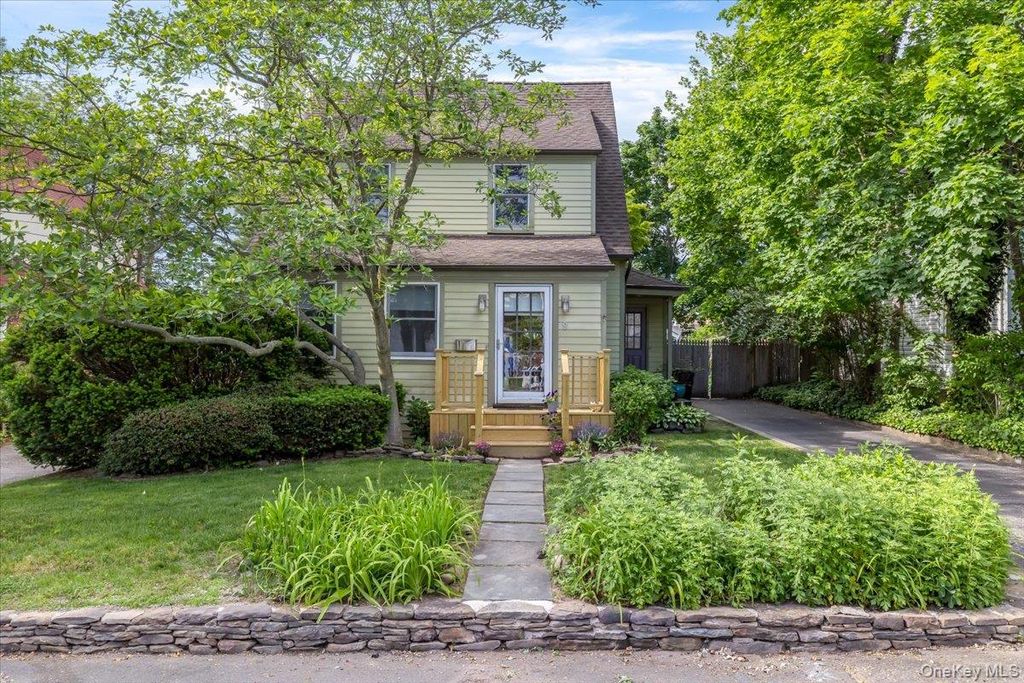 Photo of 9 W 14th Street, Huntington Station, NY 11746 (MLS # 1006850)