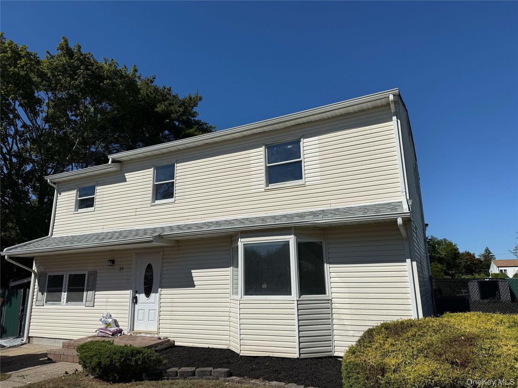 Photo of 39 2nd Place, Central Islip, NY 11722 (MLS # 922199)