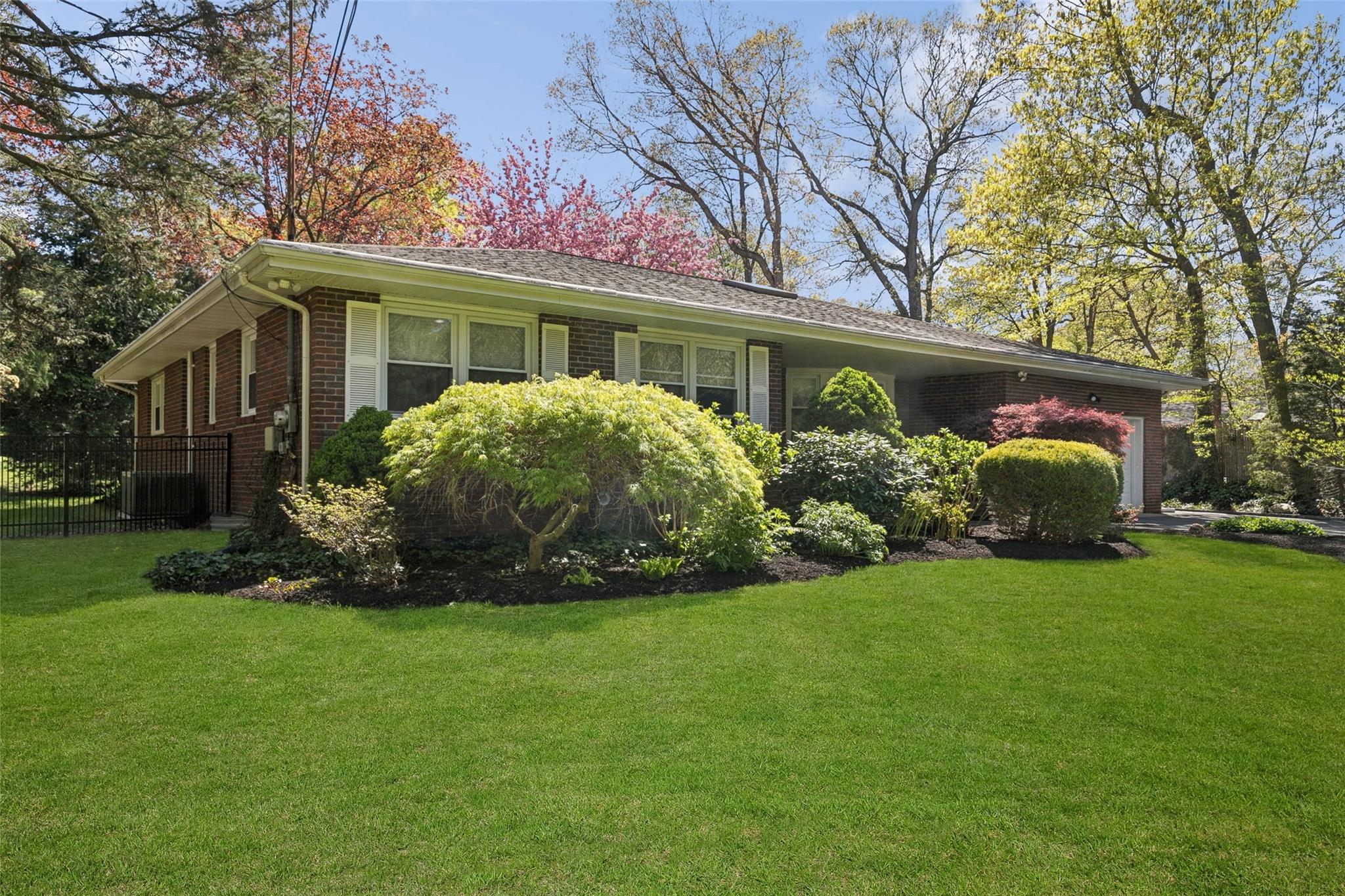 70 Woodchuck Hollow Road, Cold Spring Harbor, New York image 3