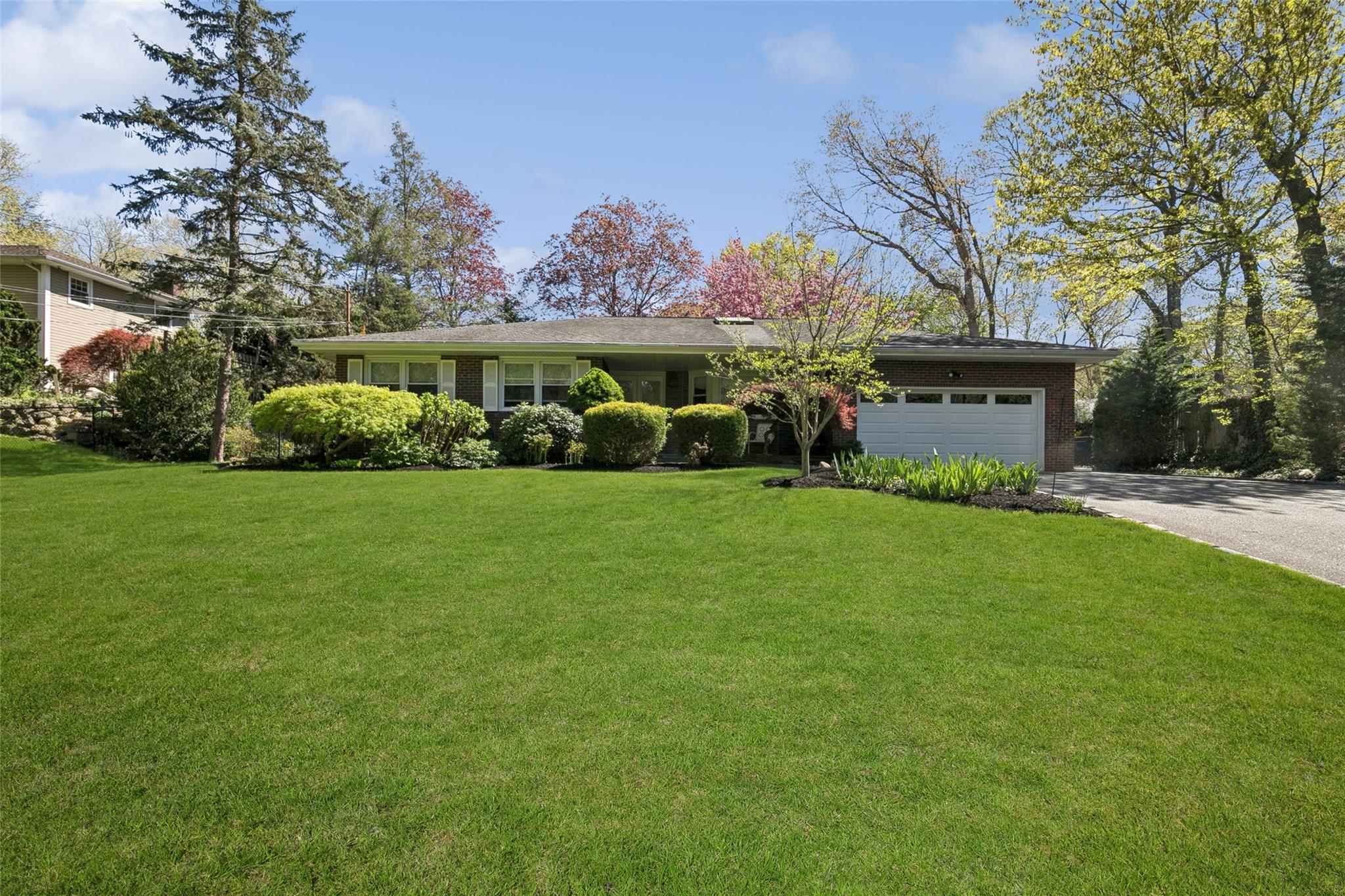 70 Woodchuck Hollow Road, Cold Spring Harbor, New York image 2