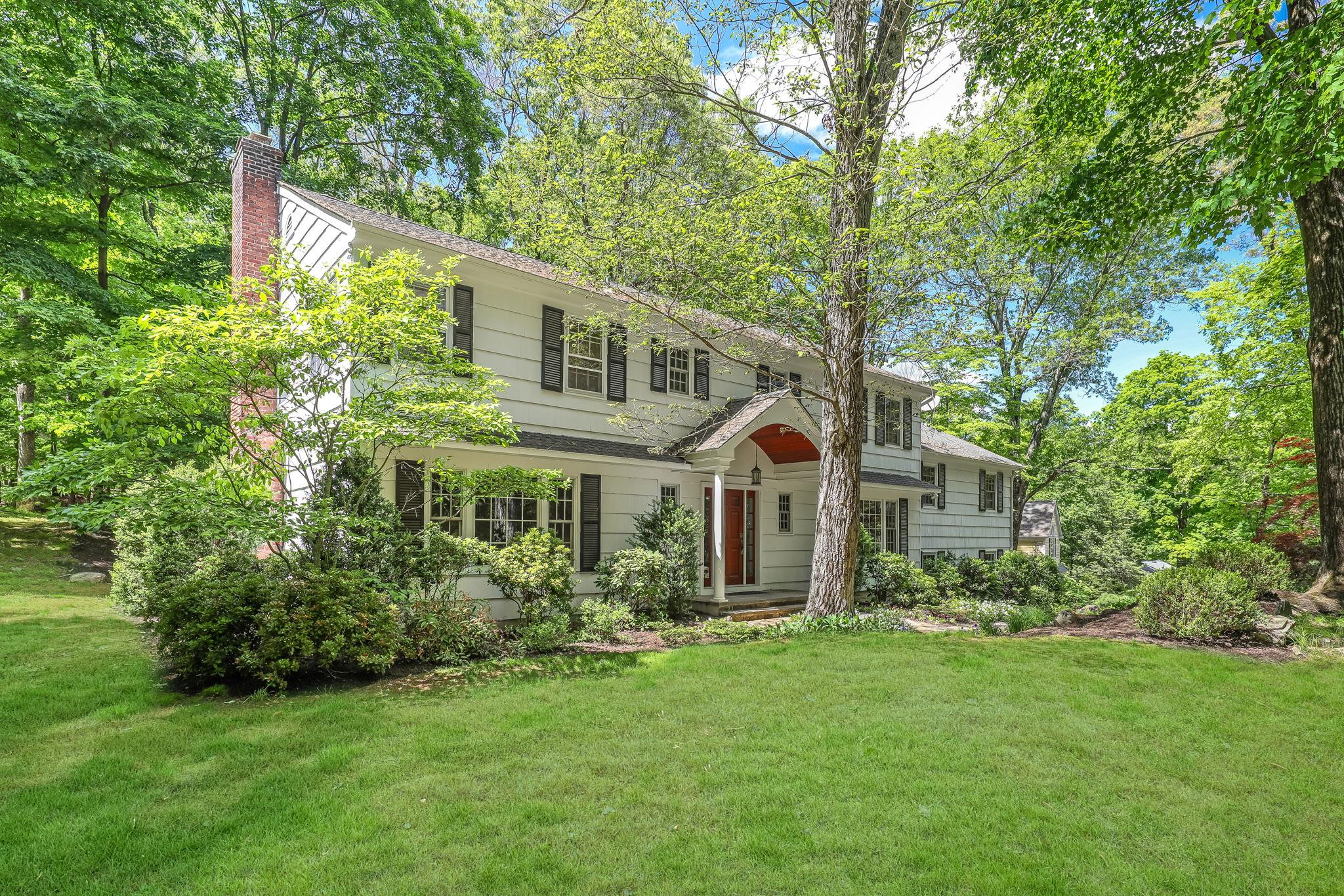 122 Valley View Road, Chappaqua, New York image 2