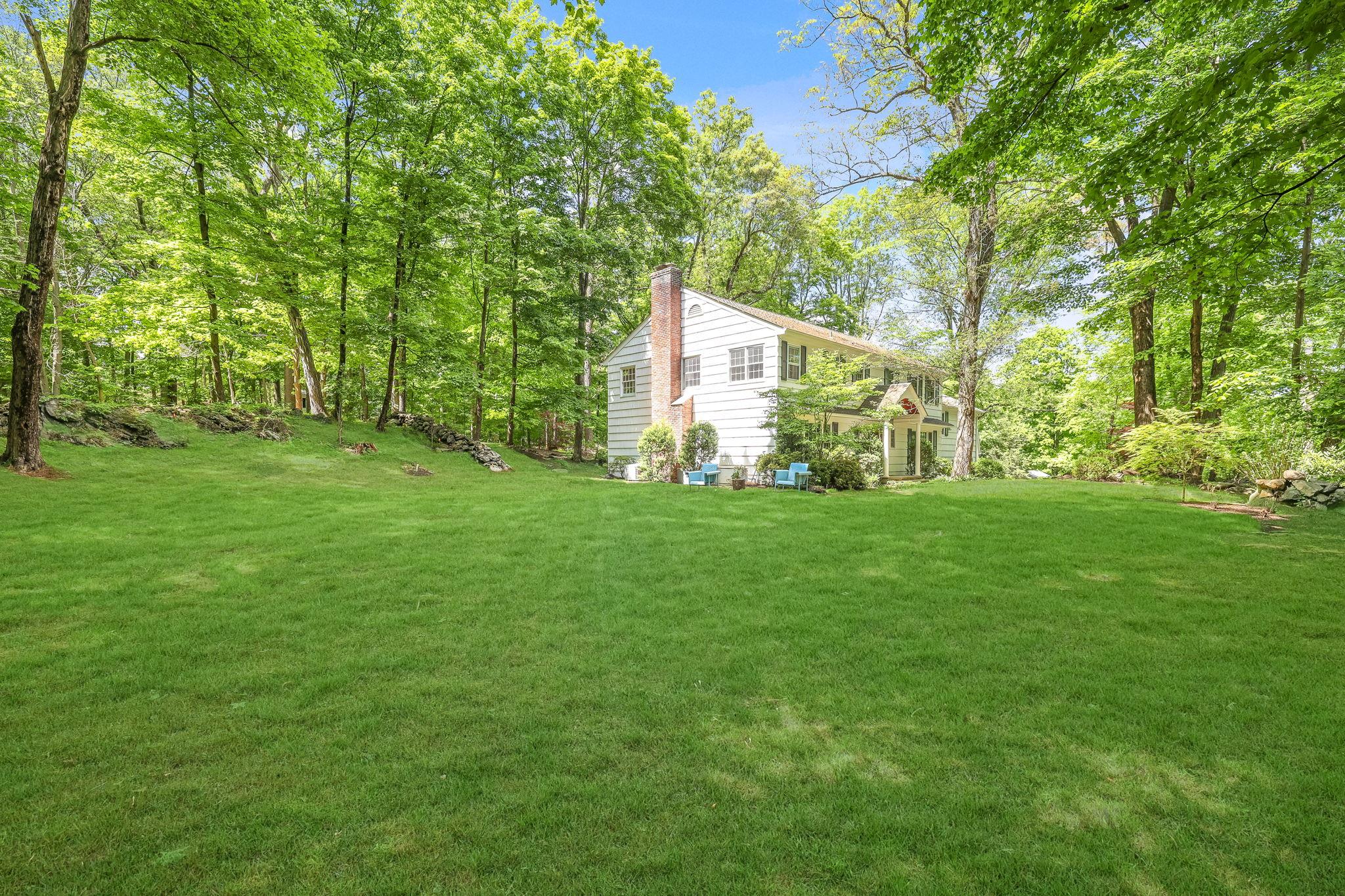 122 Valley View Road, Chappaqua, New York image 3