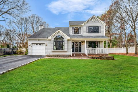 Photo of 124 Spence Avenue, Holtsville, NY 11742 (MLS # 942199)