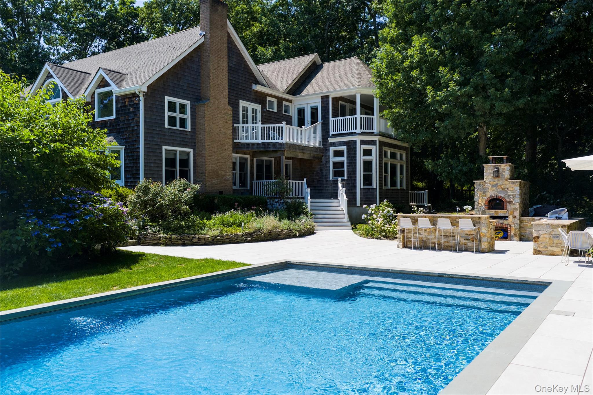 652 Noyack Path