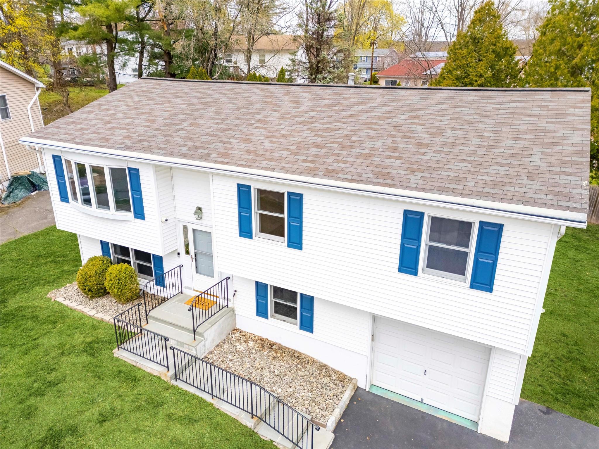 18 Eakman Drive, Garnerville, New York image 2