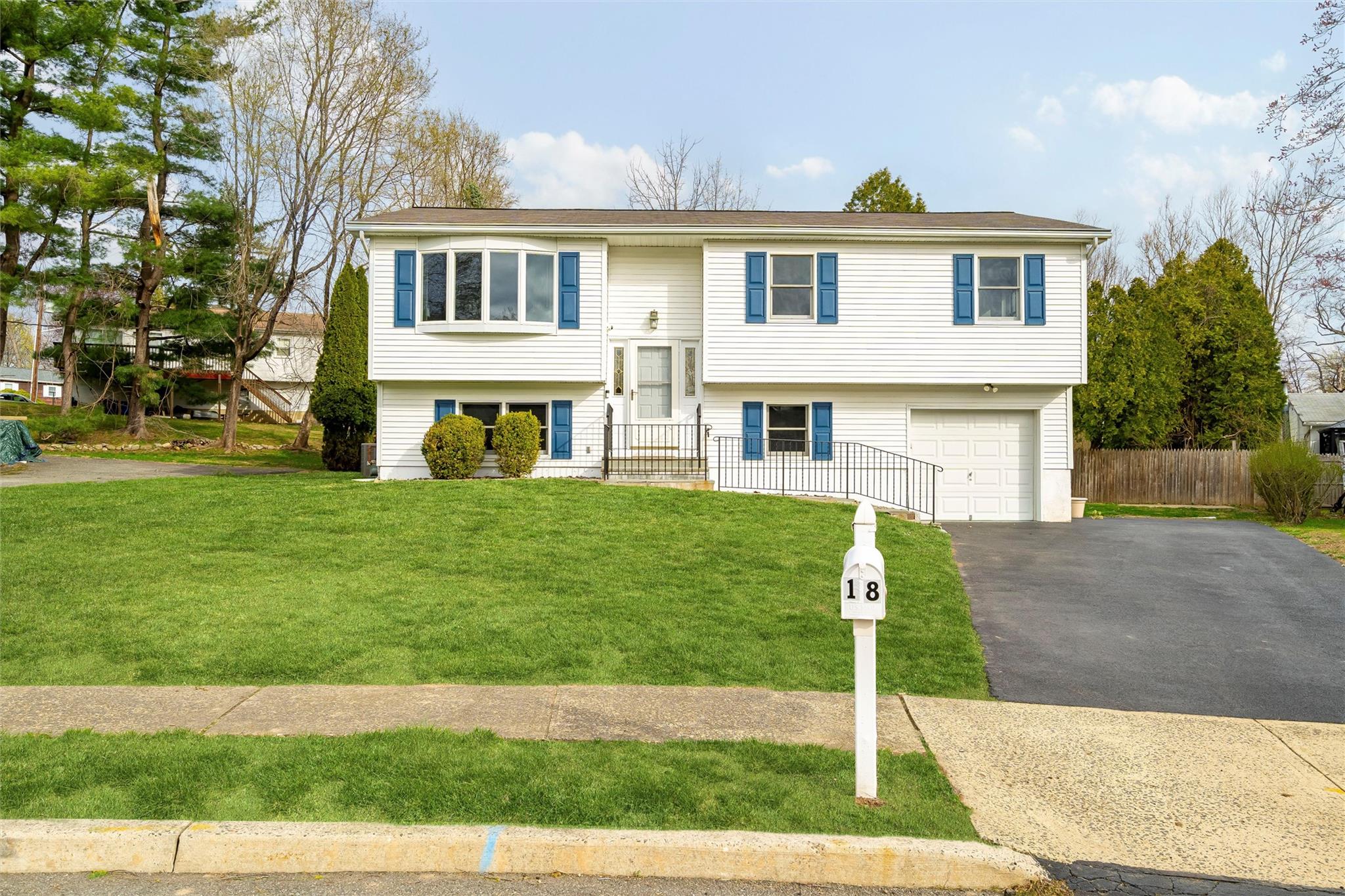 18 Eakman Drive, Garnerville, New York image 1