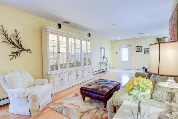 264-45 73rd Avenue, Floral Park, New York image 4