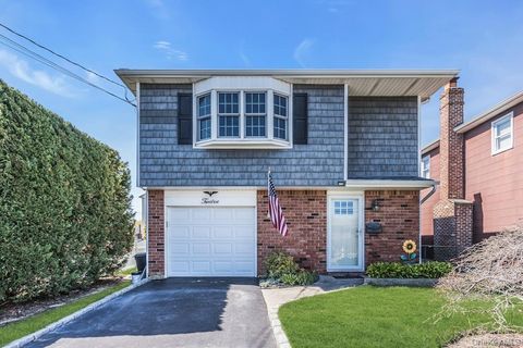 12 Spring Street Lindenhurst NY 11757
