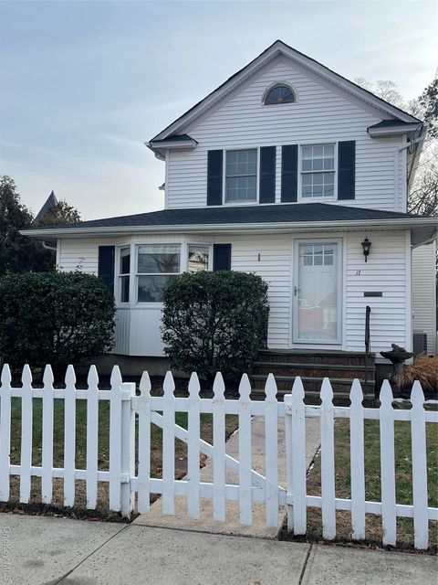 11 Tooker Avenue Oyster Bay NY 11771