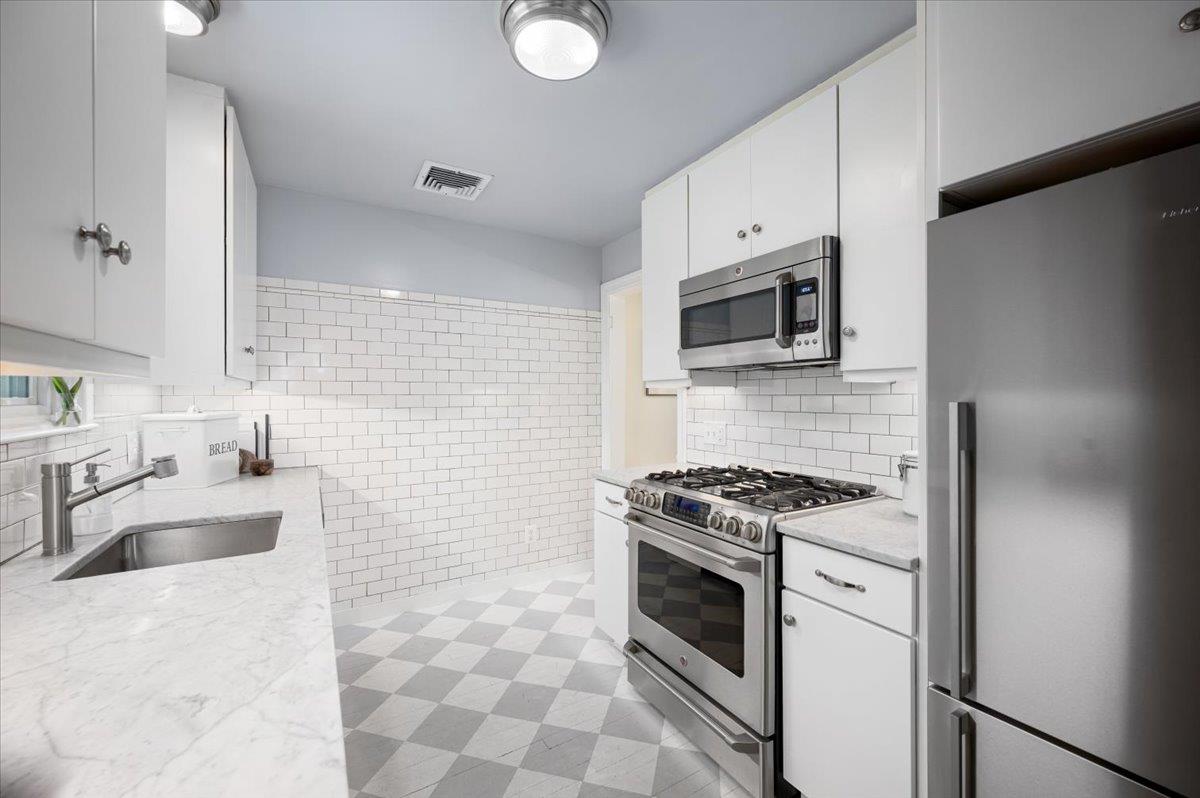 3 Reigate Place, Suffern, New York image 12