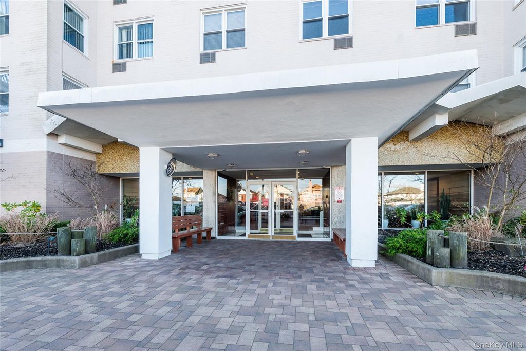 Photo of 522 Shore Road Rd #2AA, Long Beach, NY 11561 (MLS # 965868)