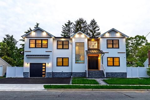 2456 8th Street East Meadow NY 11554