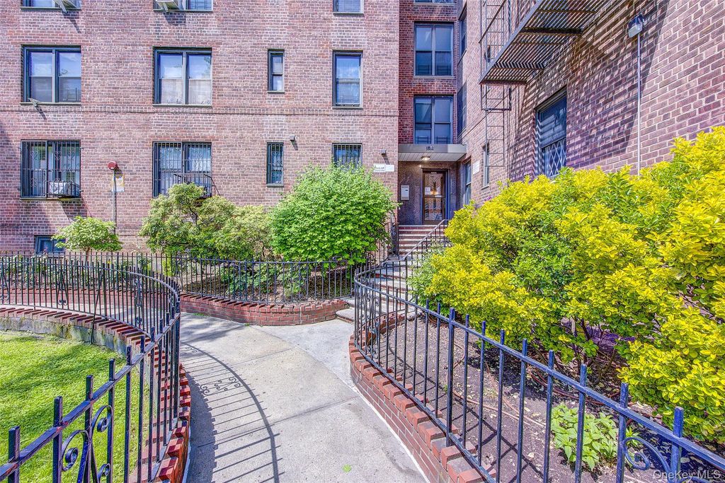 Photo of 37-50 87th Street #3E, Jackson Heights, NY 11372 (MLS # 996539)