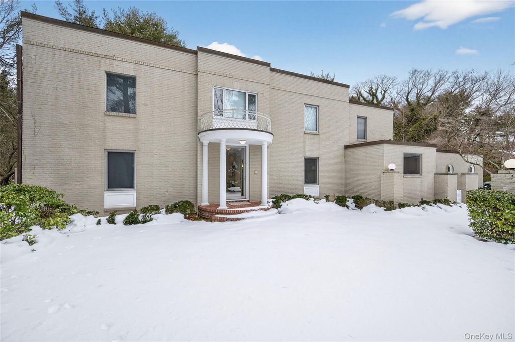 Photo of 120 Bacon Road, Old Westbury, NY 11568 (MLS # 968510)