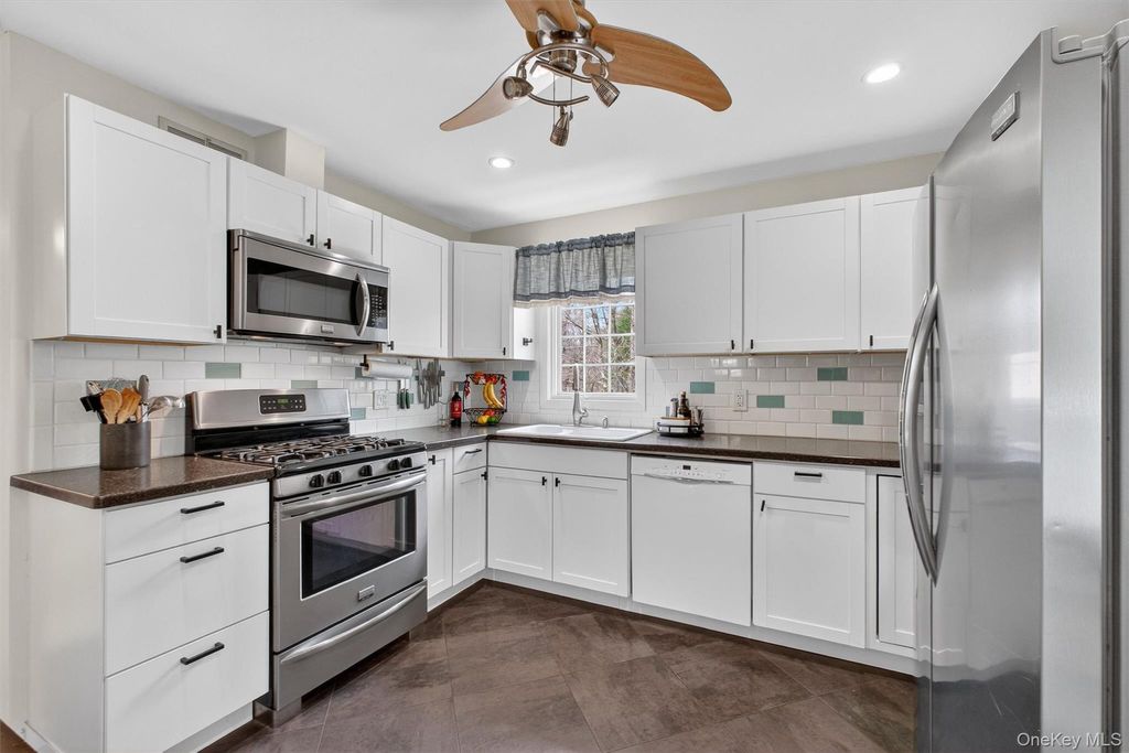 Photo of 1359 Route 82, Hopewell Junction, NY 12533 (MLS # 978924)