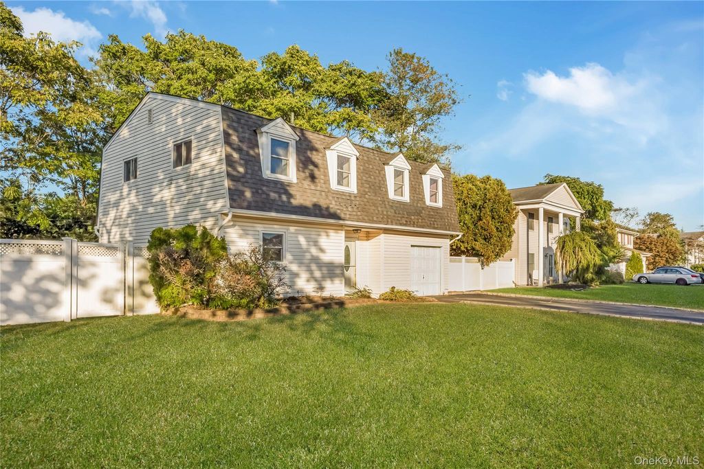 Photo of 209 Cirrus Road, Holbrook, NY 11741 (MLS # 922893)