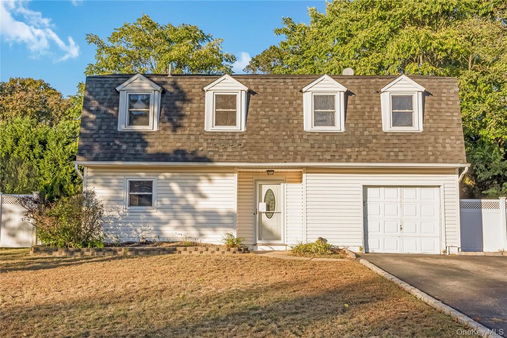 Photo of 209 Cirrus Road, Holbrook, NY 11741 (MLS # 922893)