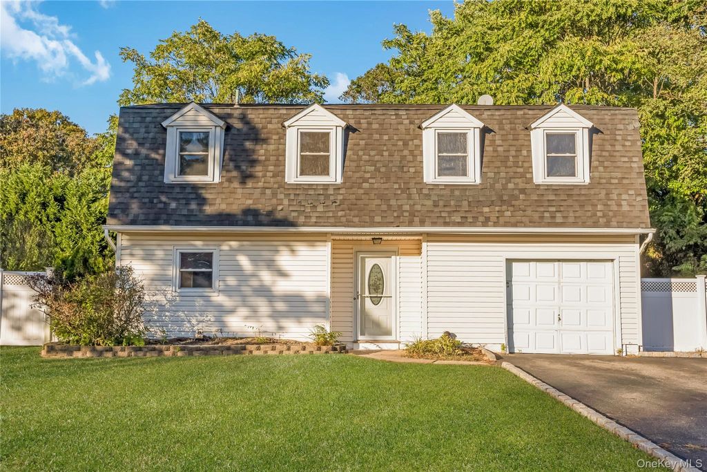 Photo of 209 Cirrus Road, Holbrook, NY 11741 (MLS # 922893)