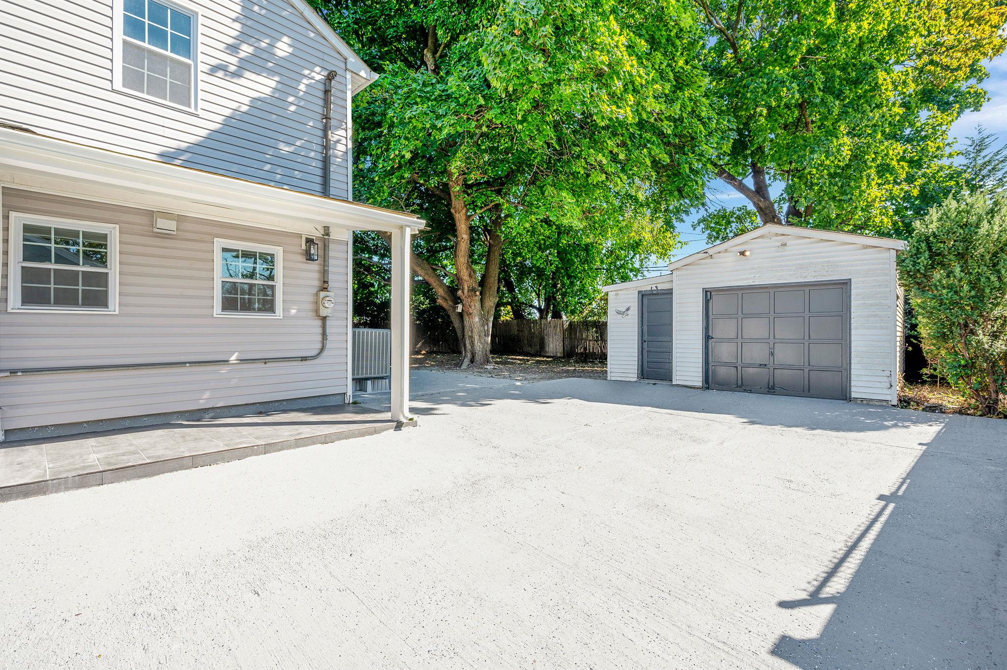 322 Lansdowne Avenue, Carle Place, New York image 5