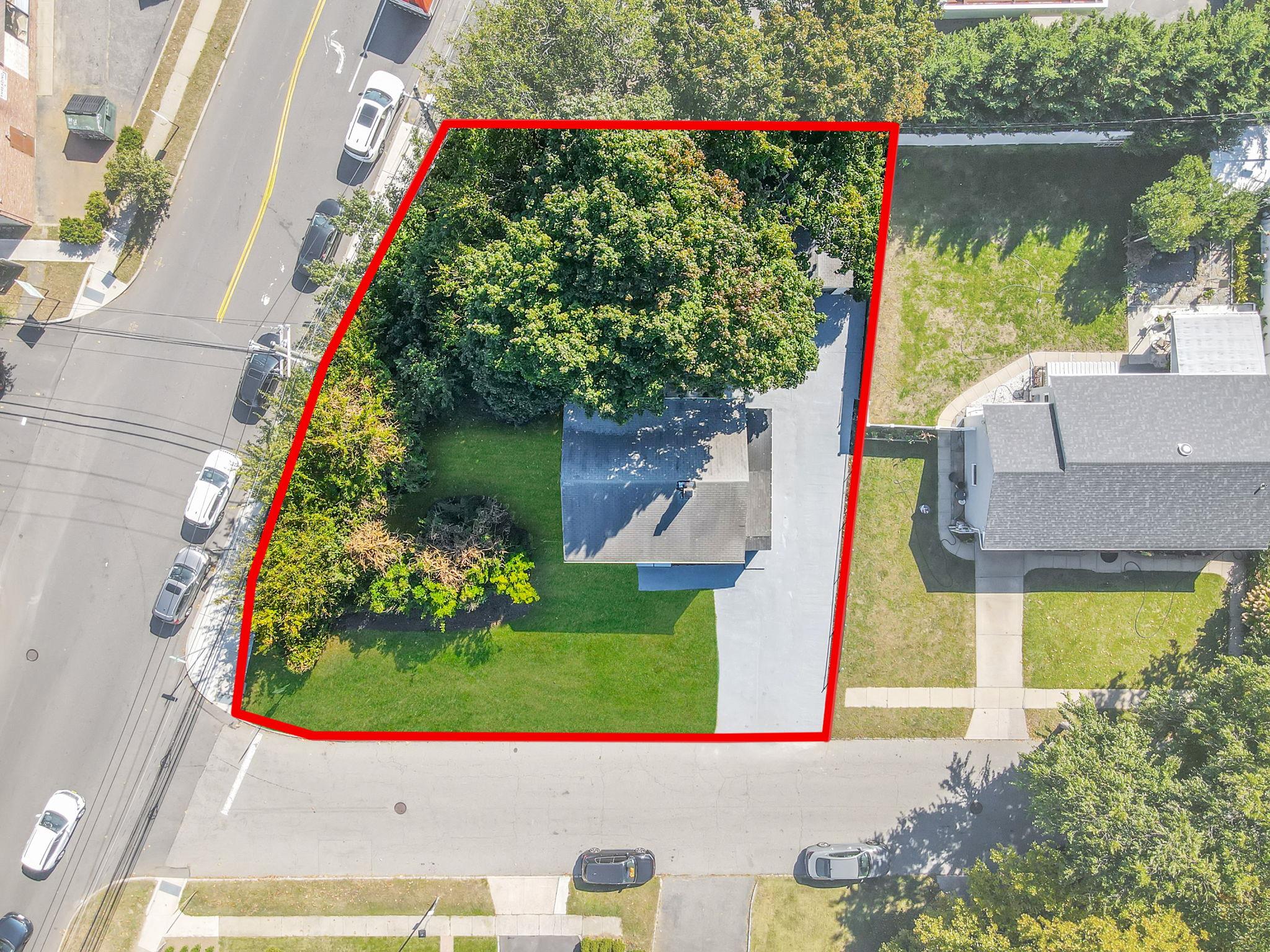 322 Lansdowne Avenue, Carle Place, New York image 3