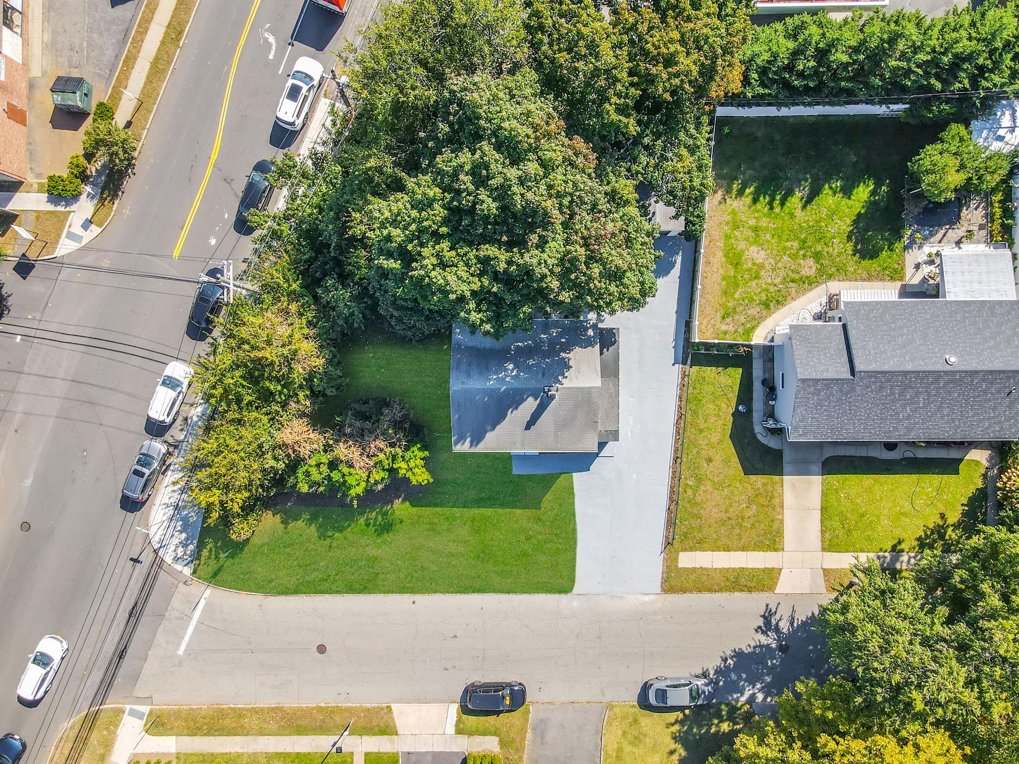 322 Lansdowne Avenue, Carle Place, New York image 4