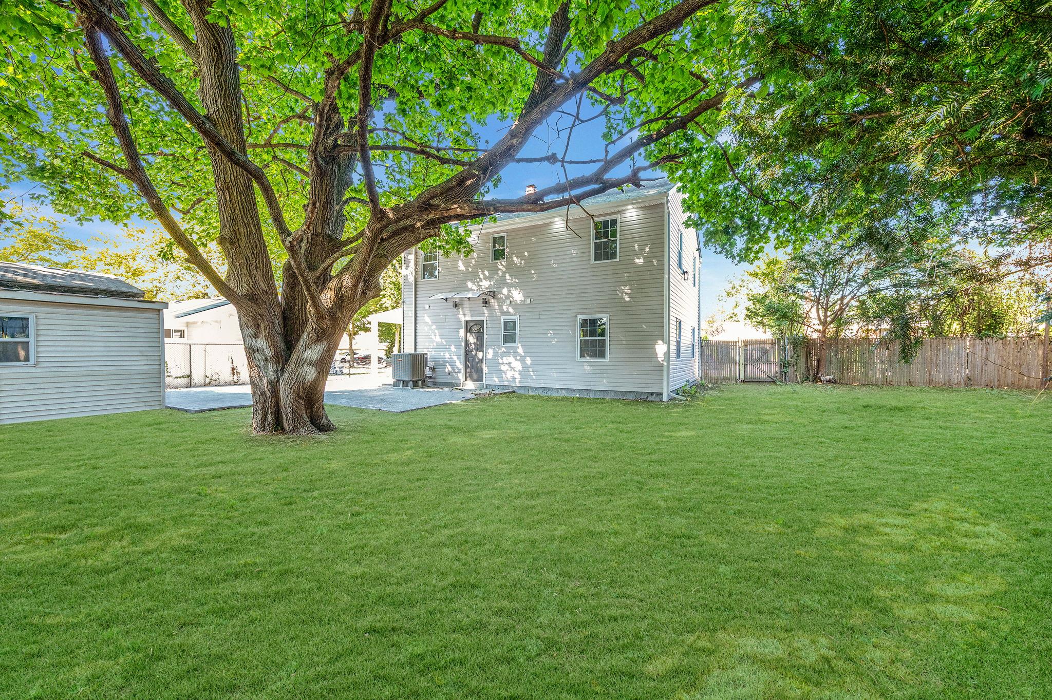 322 Lansdowne Avenue, Carle Place, New York image 7
