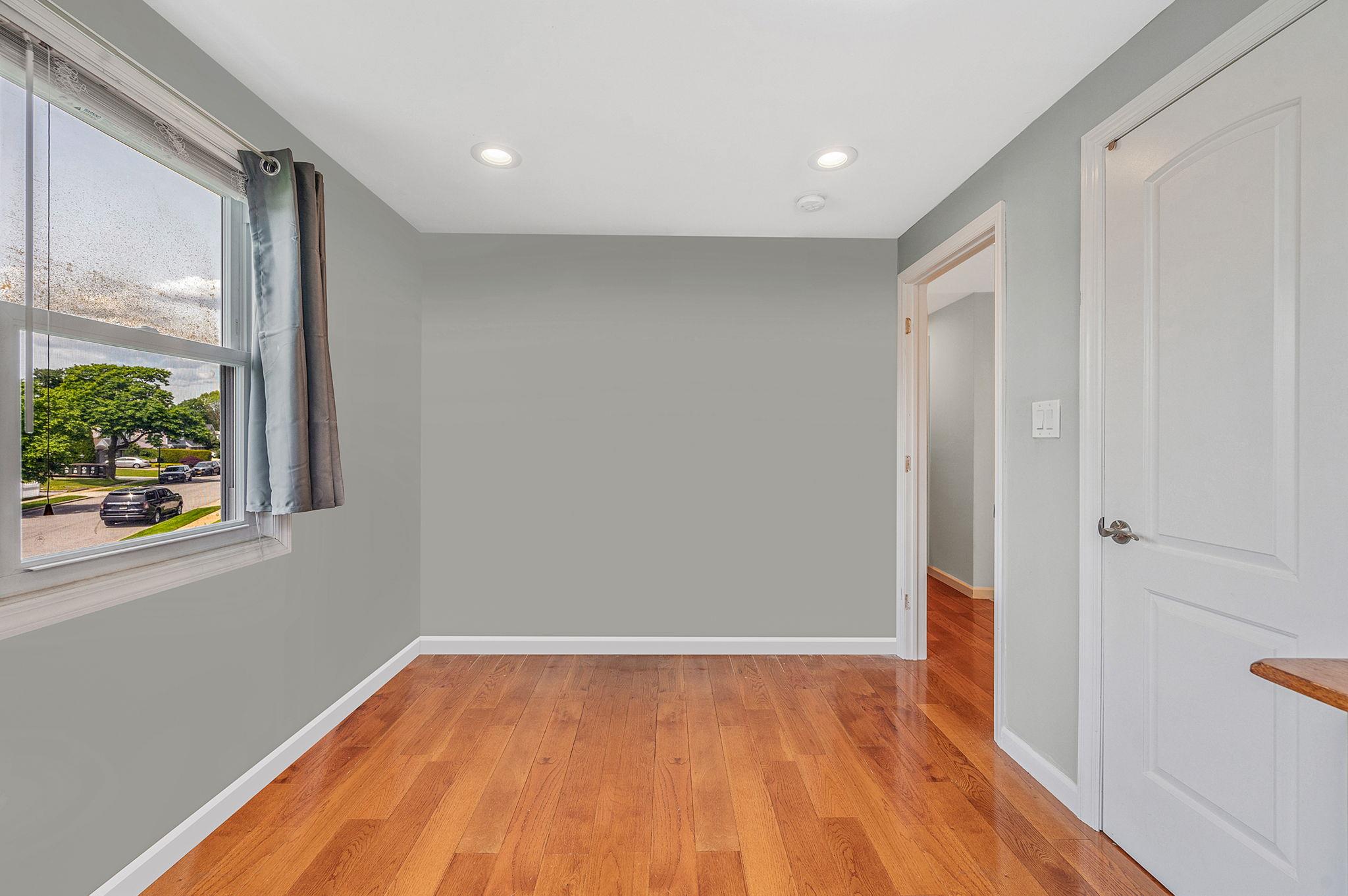 49 Rainbow Lane, Levittown, New York image 21