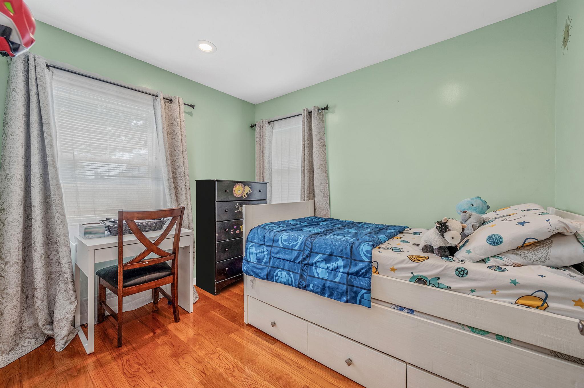 49 Rainbow Lane, Levittown, New York image 16
