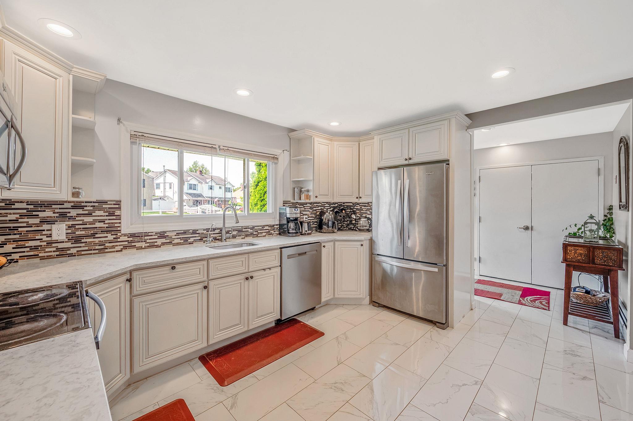 49 Rainbow Lane, Levittown, New York image 9