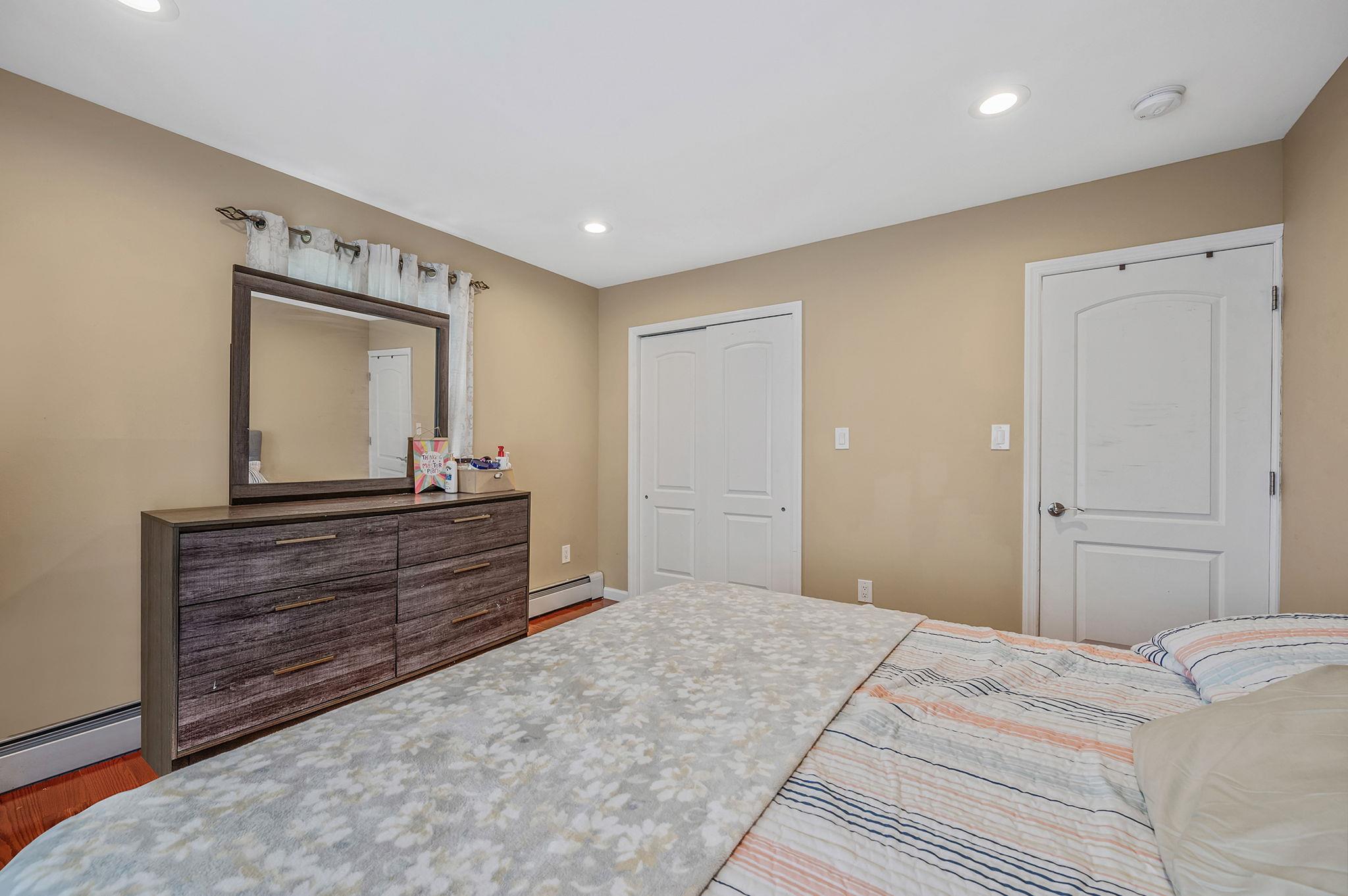 49 Rainbow Lane, Levittown, New York image 15