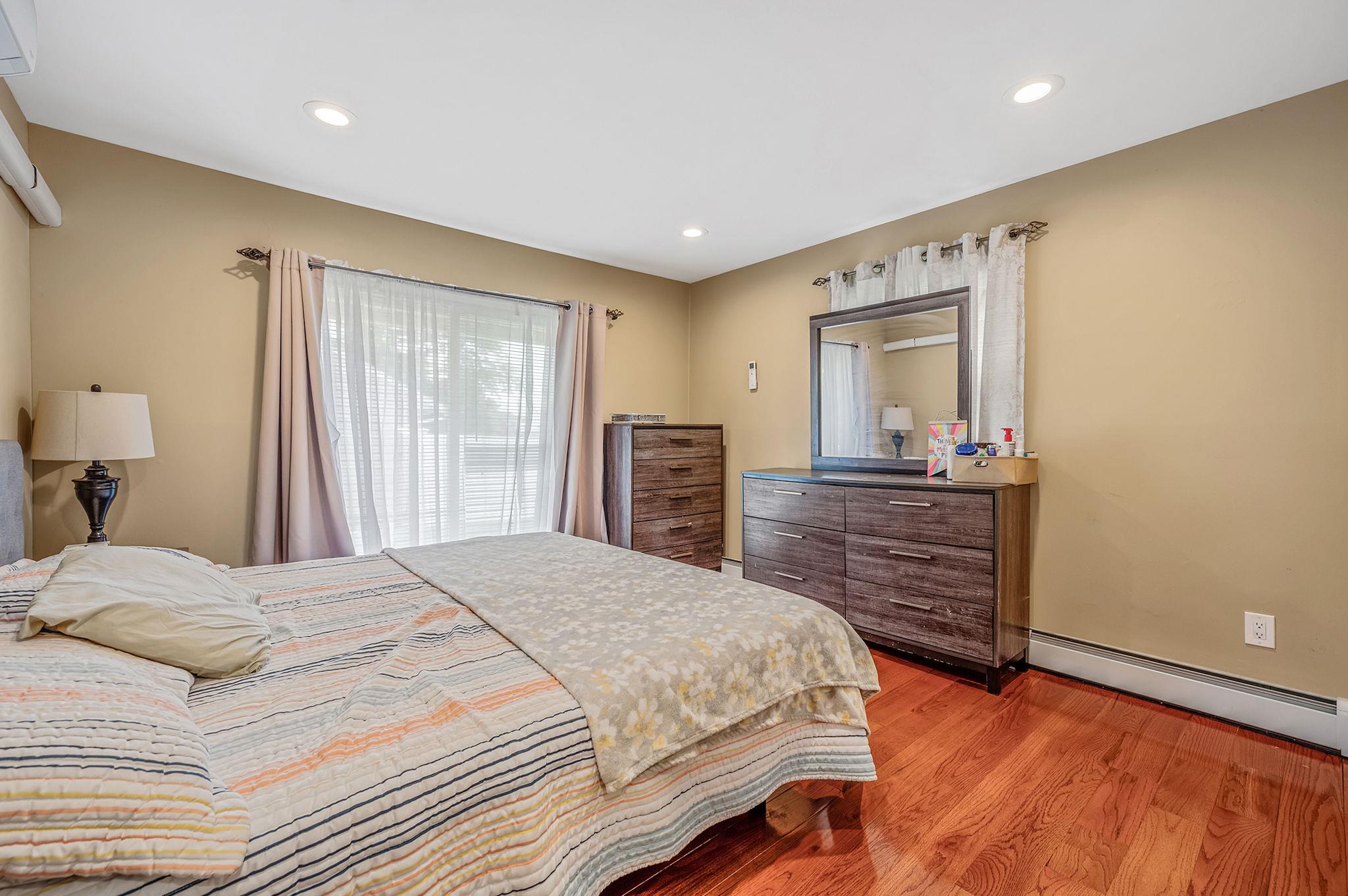 49 Rainbow Lane, Levittown, New York image 14