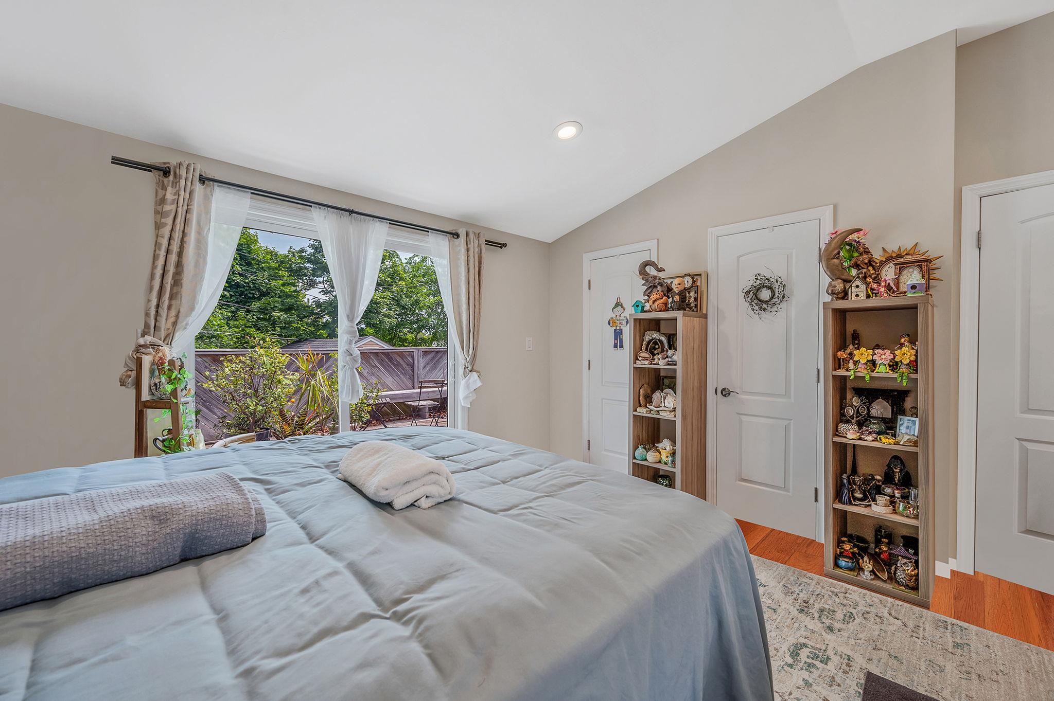 49 Rainbow Lane, Levittown, New York image 24