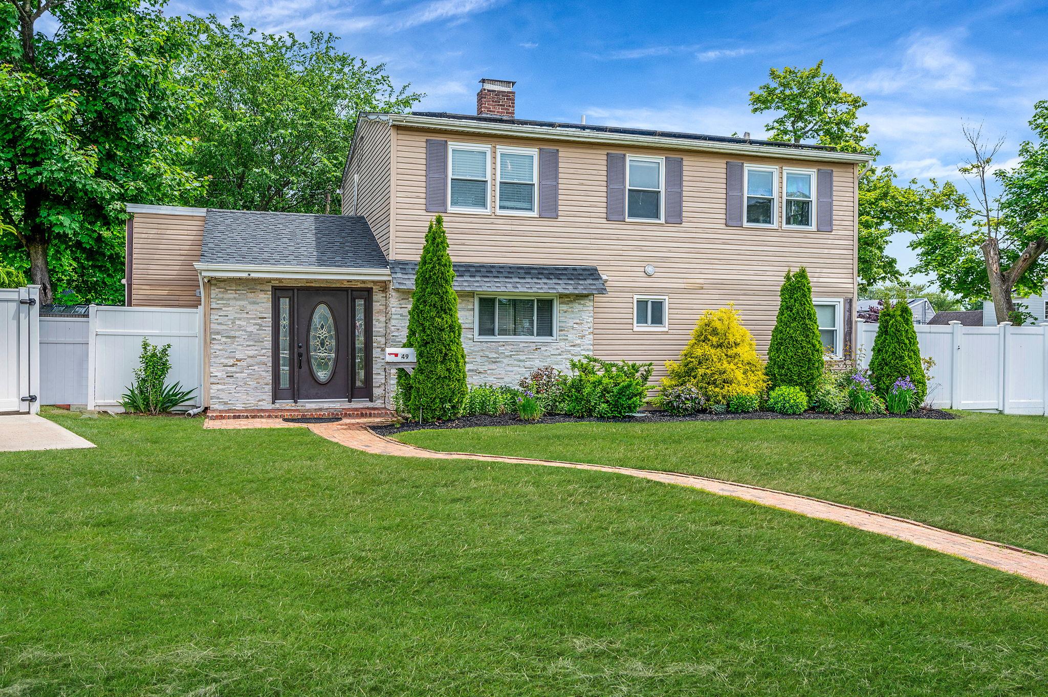 49 Rainbow Lane, Levittown, New York image 2