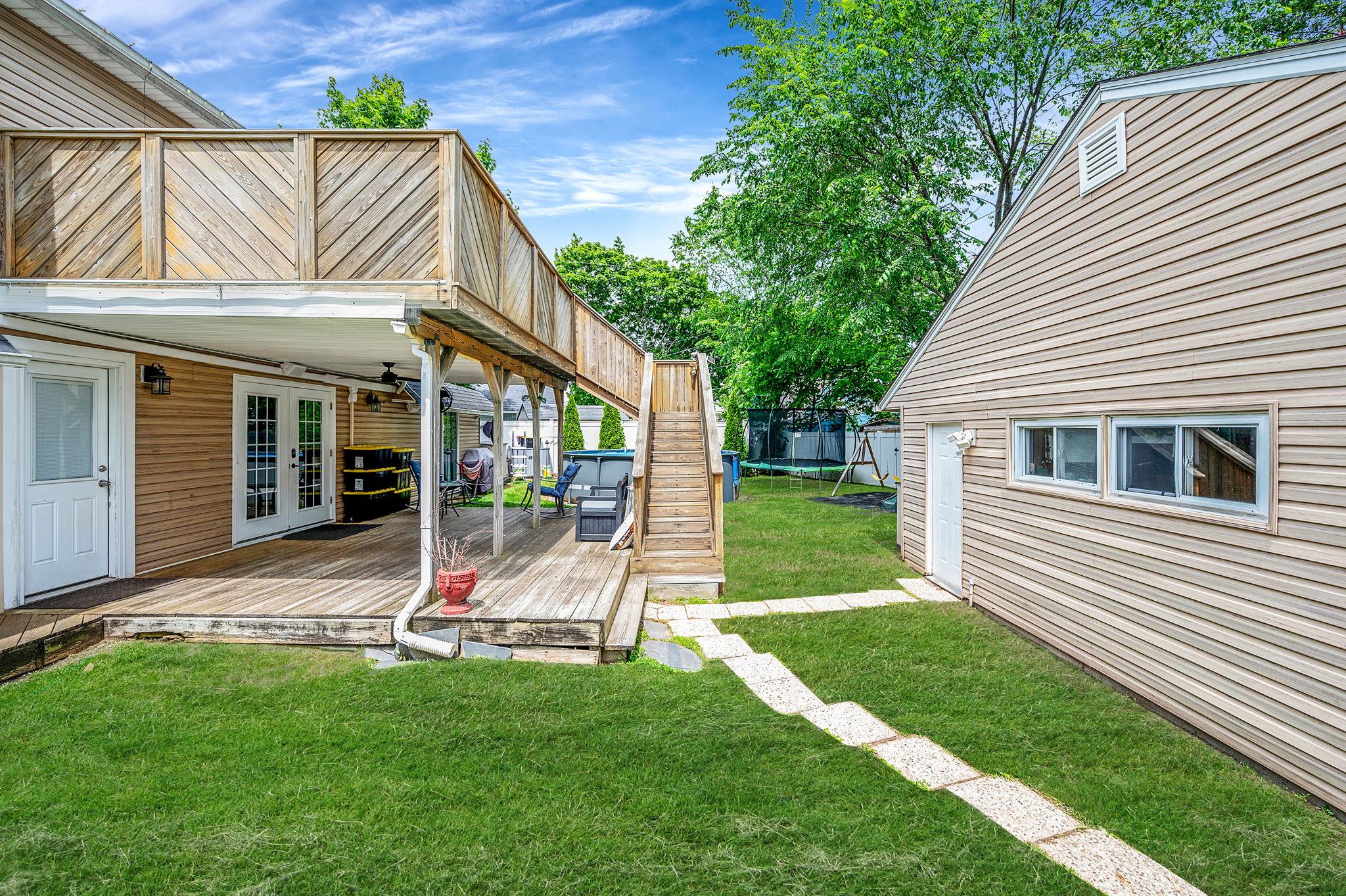 49 Rainbow Lane, Levittown, New York image 28