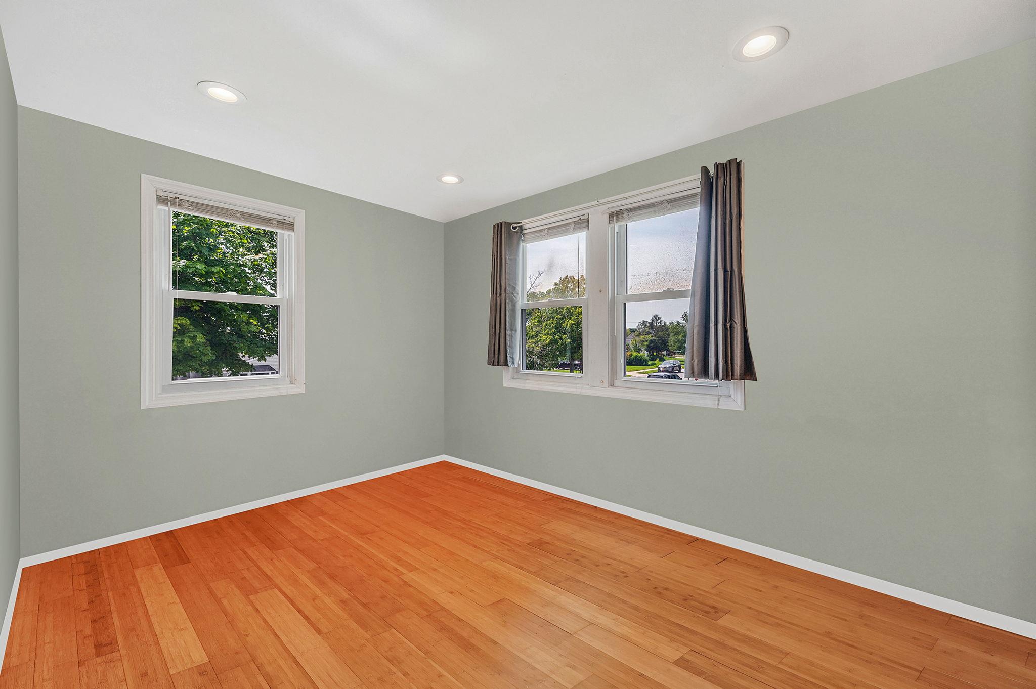 49 Rainbow Lane, Levittown, New York image 20