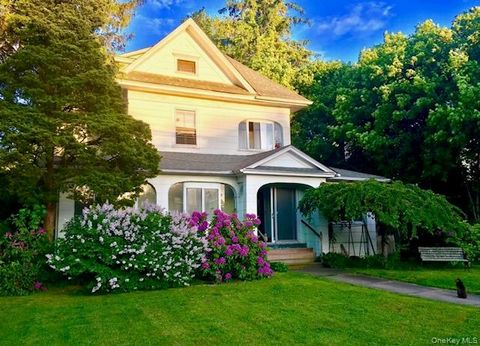 761 E Main Street Riverhead NY 11901