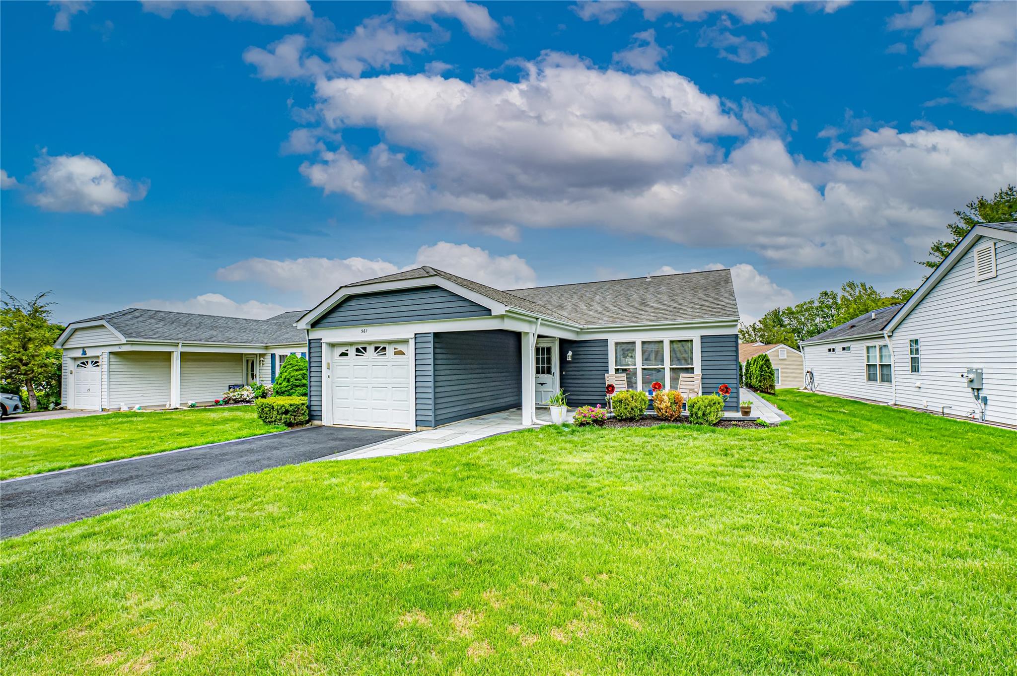 561 Stratford Lane #561, Ridge, New York image 3