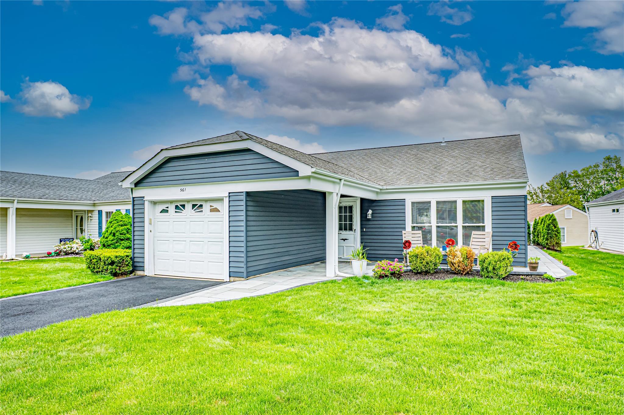 561 Stratford Lane #561, Ridge, New York image 2
