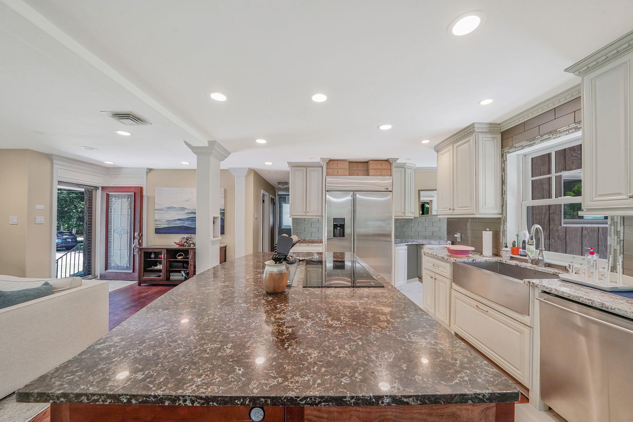 112 Clay Pitts Road, Greenlawn, New York image 16