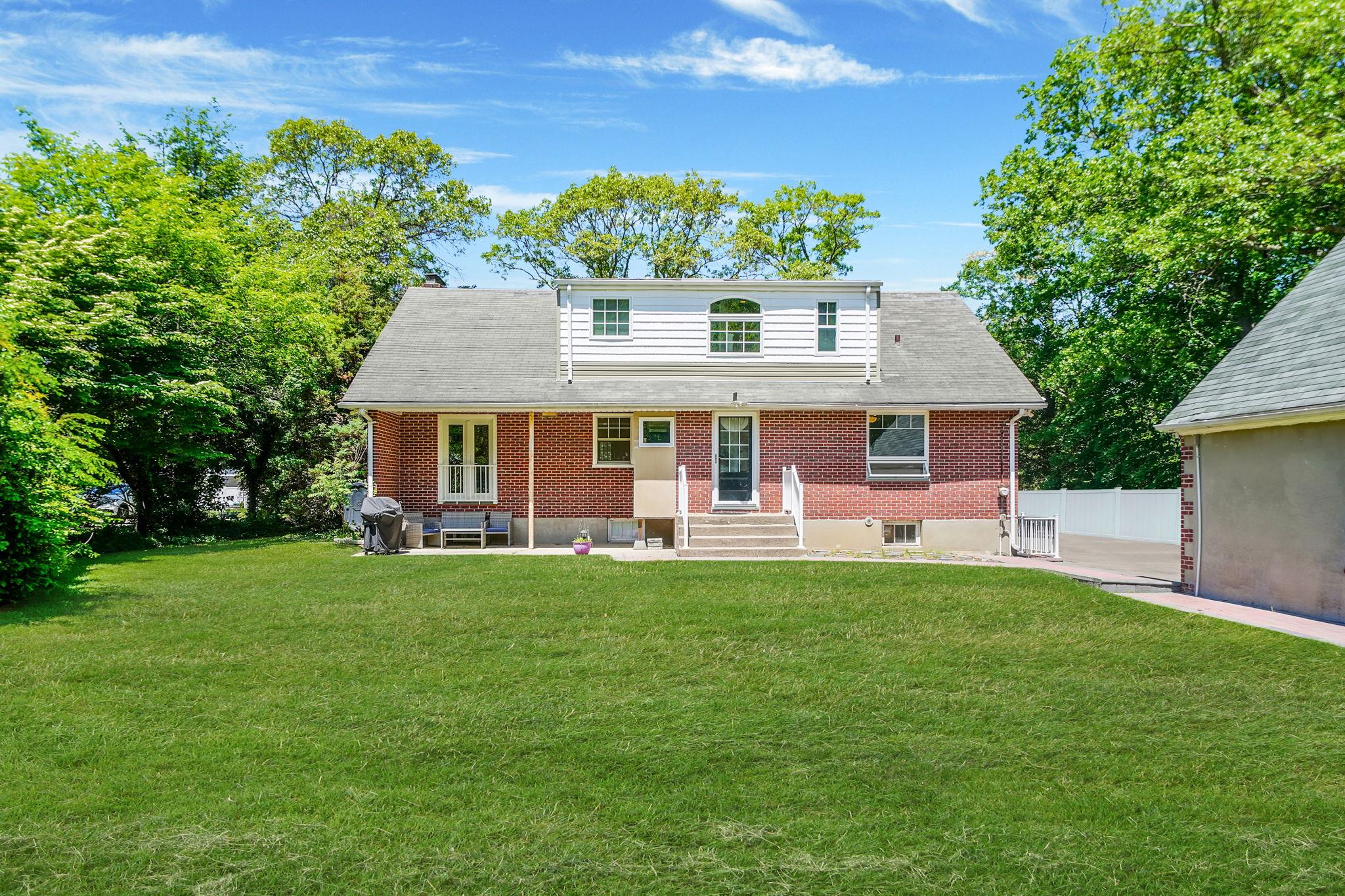 112 Clay Pitts Road, Greenlawn, New York image 7