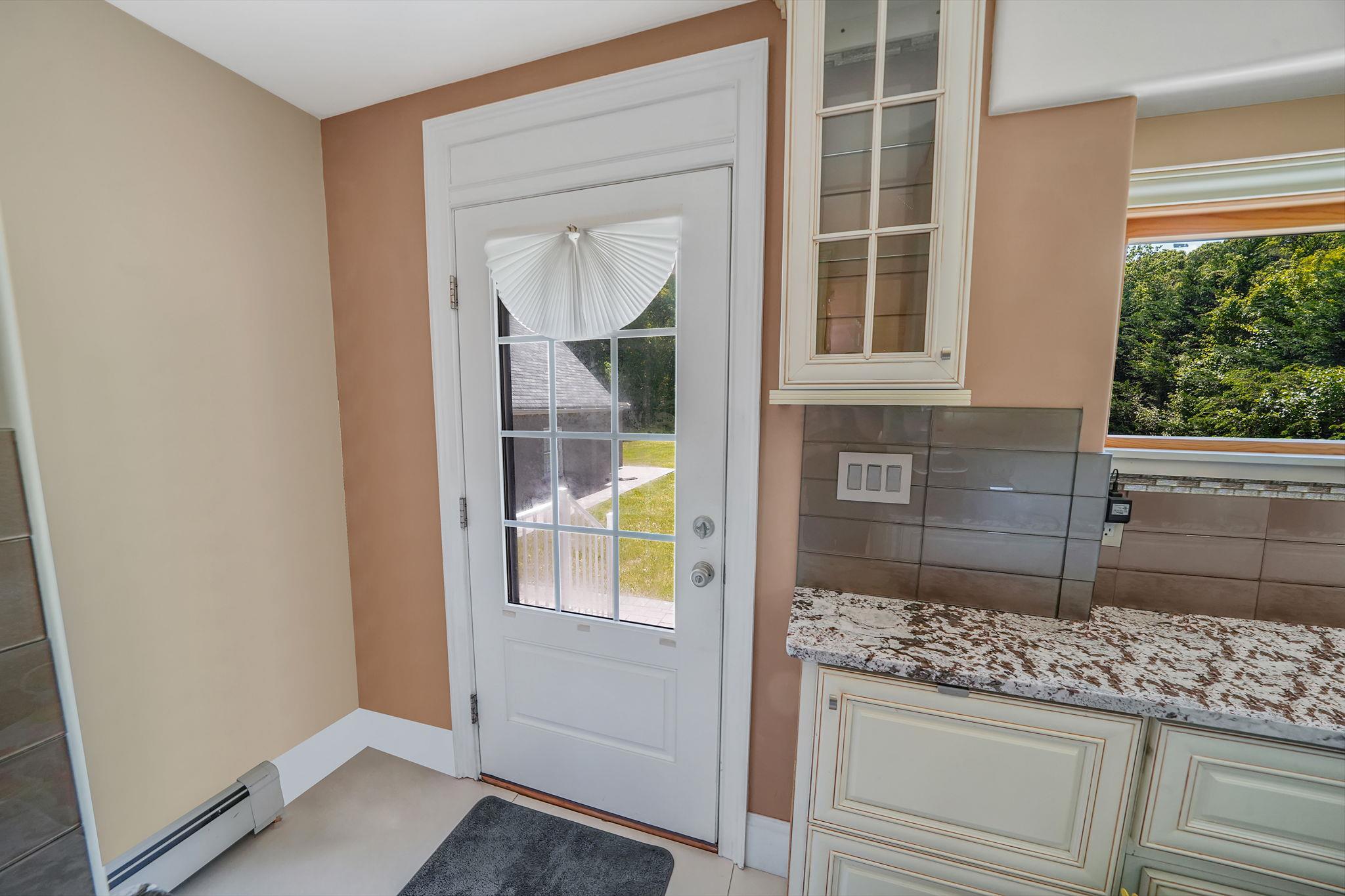 112 Clay Pitts Road, Greenlawn, New York image 21