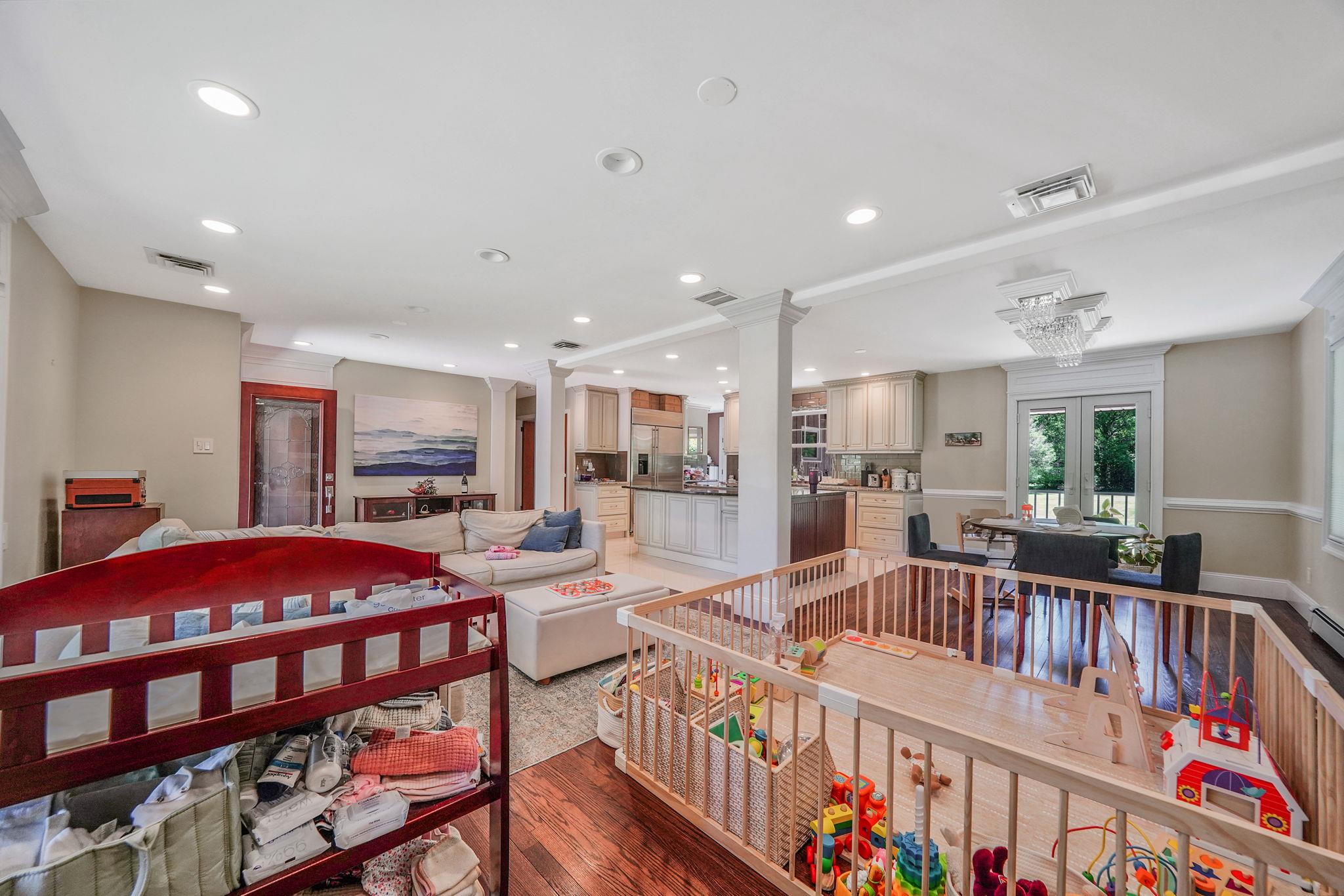 112 Clay Pitts Road, Greenlawn, New York image 14