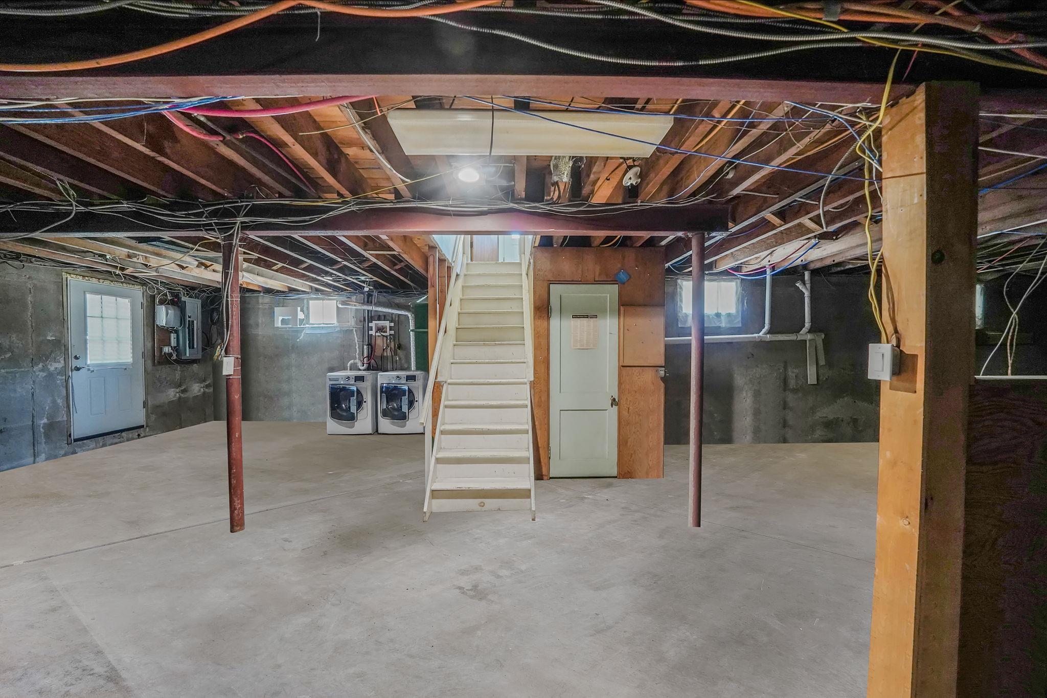 112 Clay Pitts Road, Greenlawn, New York image 43